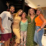 Isabella Santoni Instagram - Natal em família antecipado! 🎄 Amo muito vocês ❤️🥰