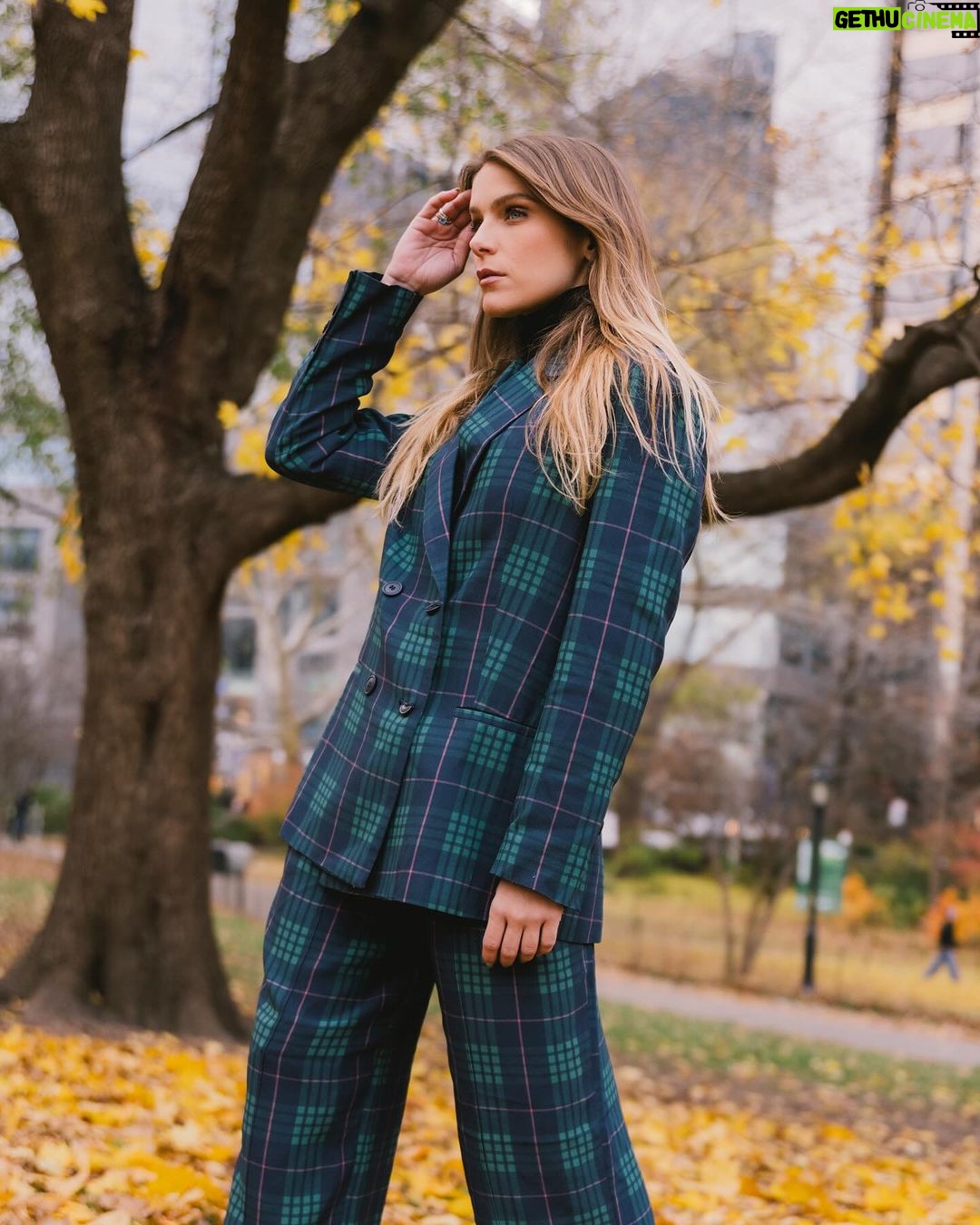 Isabella Santoni Instagram - Se essa não é a época mais linda de NY eu desconheço qual seja…✨🍁 Ainda mais com os cliques do @rodolfo #trip #nySe essa não é a época mais linda de NY eu desconheço qual seja…✨🍁 Ainda mais com os cliques do @rodolfosanchesfoto #trip #nycc NYC