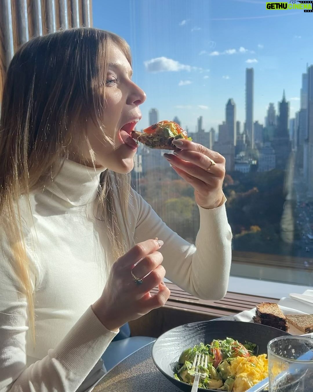 Isabella Santoni Instagram - Good times in ny 🍎 New York City