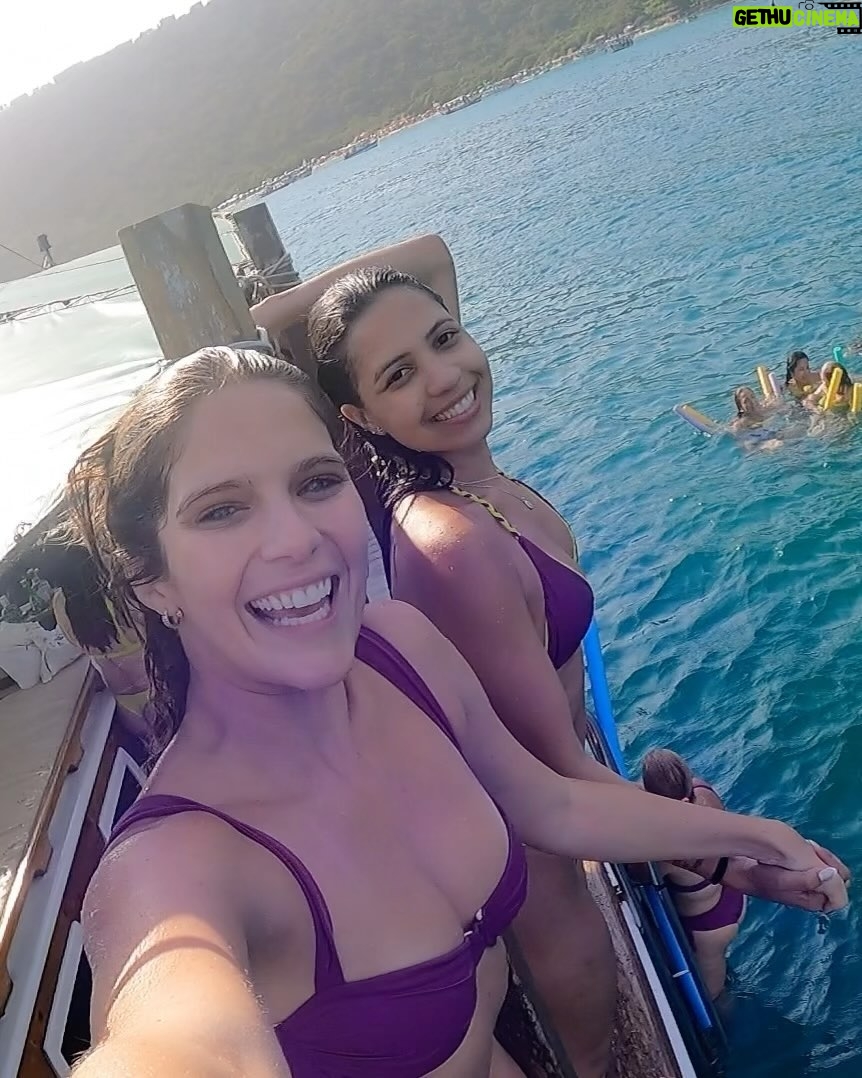 Isabella Santoni Instagram - Mais um pouquinho do que rolou na nossa #ExpNIA com a presença de mulheres únicas e incríveis, e ainda pudemos experienciar o melhor passeio de barco de Arraial com o @donjuantour ! 😌☀️ Não haviam dúvidas de que seria um dia super especial! ✨🌊 #MulheresOceanicas Arraial do Cabo