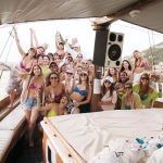 Isabella Santoni Instagram - Mais um pouquinho do que rolou na nossa #ExpNIA com a presença de mulheres únicas e incríveis, e ainda pudemos experienciar o melhor passeio de barco de Arraial com o @donjuantour ! 😌☀️ Não haviam dúvidas de que seria um dia super especial! ✨🌊 #MulheresOceanicas Arraial do Cabo