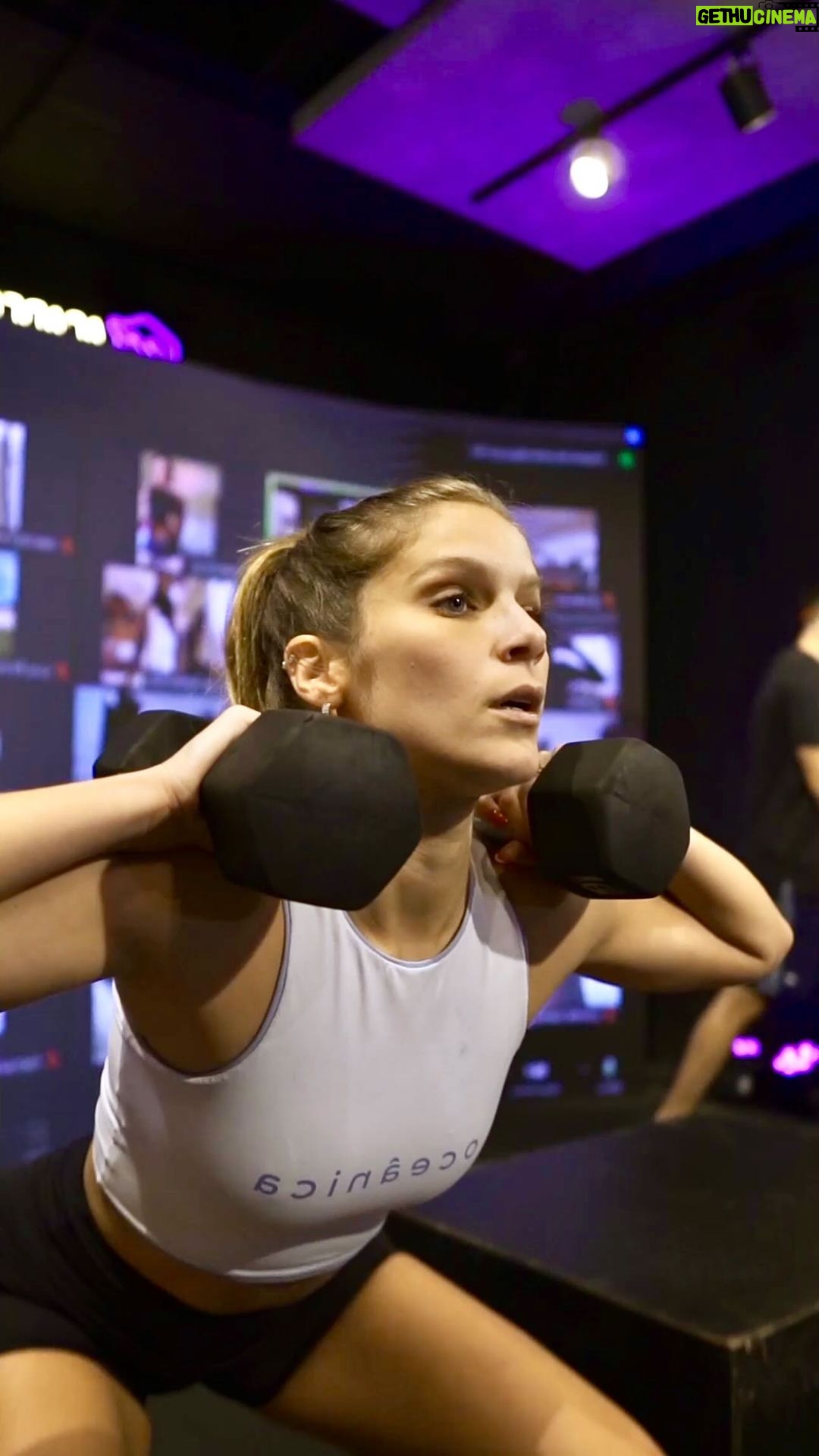 Isabella Santoni Instagram - Chutou o balde no final de ano? Calma que da tempoooo! ⏱️💪🏼🥳 O Bloco Detox chega nessa segunda (15/01) e nós preparamos 21 Dias de desafio com diversos treinos, guia alimentar, grupo no WhatsApp e muito mais pra gente se superar e chegar no carnaval daquele jeito! 🎉✨ Para participar basta ser aluno! 💪🏼 Comente “Bloco” aqui embaixo para se juntar a gente! 🚀 Rio de Janeiro, Rio de Janeiro