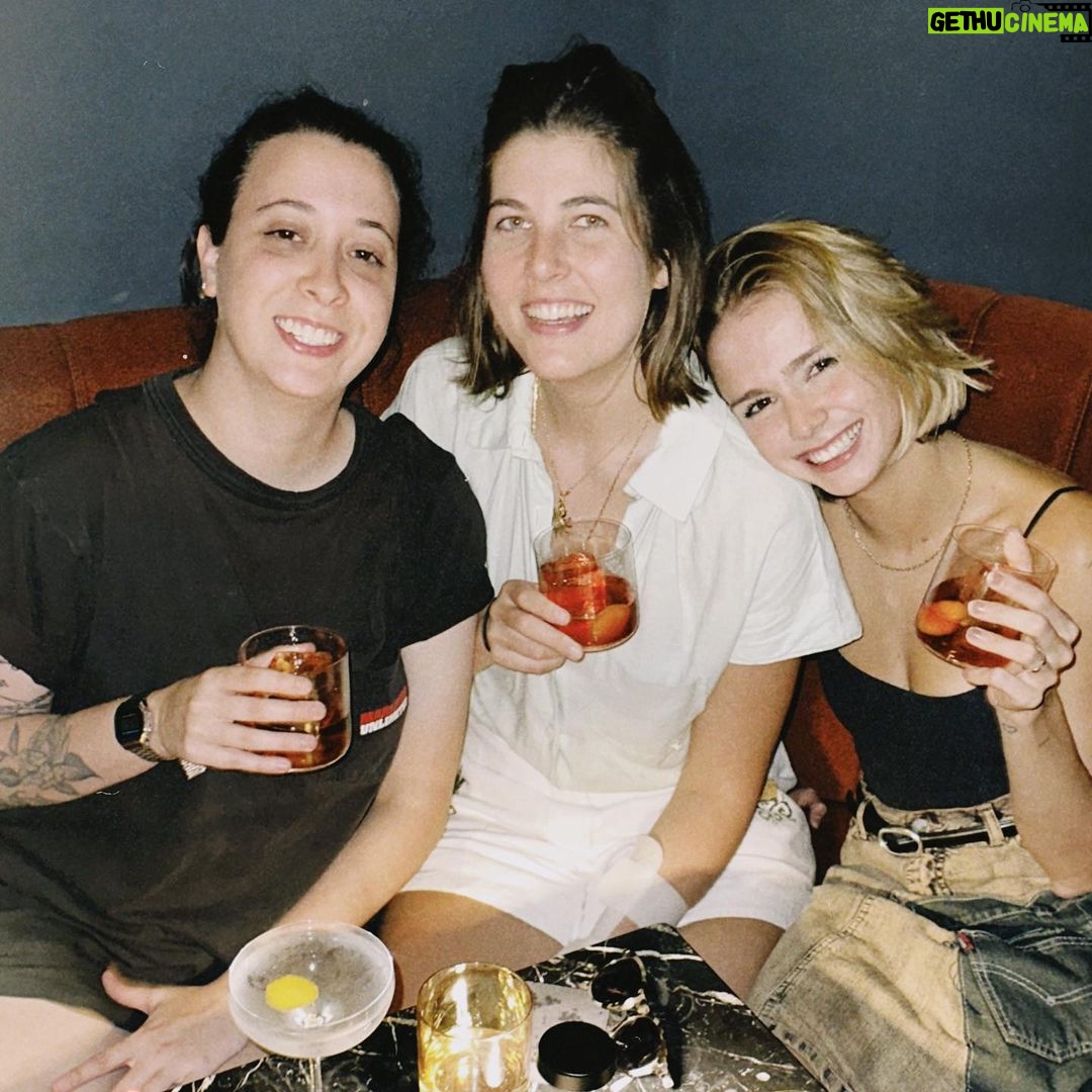 Isabella Scherer Instagram - The Vermeião Club @elizanitzan @laugasparini
