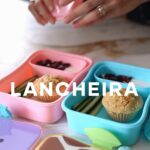 Isabella Scherer Instagram - LANCHEIRA DOS PEQUENUSCULOS ❤️ Feita com ingredientes @justobr, fica ainda melhor! Muffin Salgado: - 4 árvorezinhas cozidas (brócolis) - 4 tomates cereja - 2 cebolinhas - 1 colher de sopa de parmesão - Sal e imenta do reino branca a gosto - 2 ovos - 1/2 de xícara de farinha de aveia - 1/4 de xícara de leite - 1/2 colher de fermento em pó - noz moscada a gosto Lancheira: - Pepino - Iogurte natural - Cereja - Banana Quando fizer, nos marca? *publicidade
