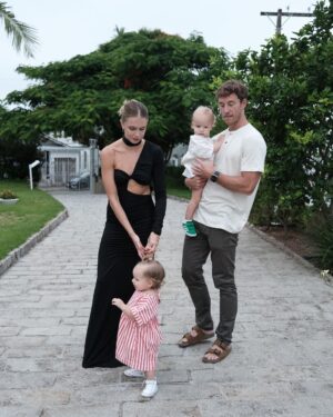 Isabella Scherer Instagram - The Pequenos desejam um feliz Natal pra todos vocês, nossos amigos da internet ❤️ Obrigada por todo amor nesse ano!