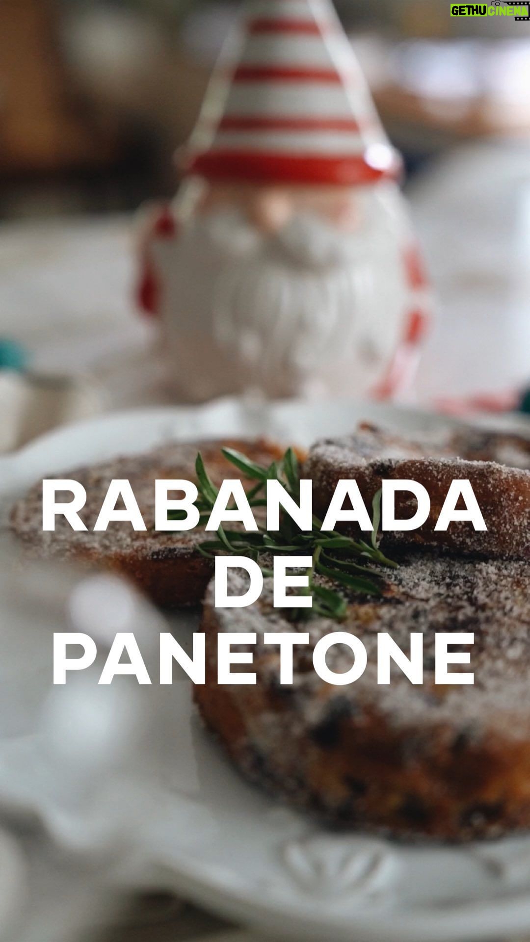 Isabella Scherer Instagram - RABANADA DE PANETONE ❤️ A magia do natal está nos pequenos detalhes. A convite da @casariachuelo eu fui na loja escolher as louças mais lindas para essa data tão especial. E a receita não poderia ser diferente, RABANADA! Bora fazer? 🎅🏻🎄 Receita: Panetone 1 + 1/2 xicara de leite Leite 1 Ovo 1 colher de sopa de açúcar Essência de baunilha Sal Açúcar Canela Quando fizer me marca? #casariachuelo #vivasuacasa #natal *publicidade
