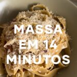 Isabella Scherer Instagram - Em quantos minutos você acha que fiz meu almoço? Receita: - 150g bacon - 1/2 cebola grande - 1/2 pimenta dedo de moça - tomilho fresco - pimenta do reino - parmesão ou grana padano ralado na hora - sal a gosto Quando fizer, me marca?