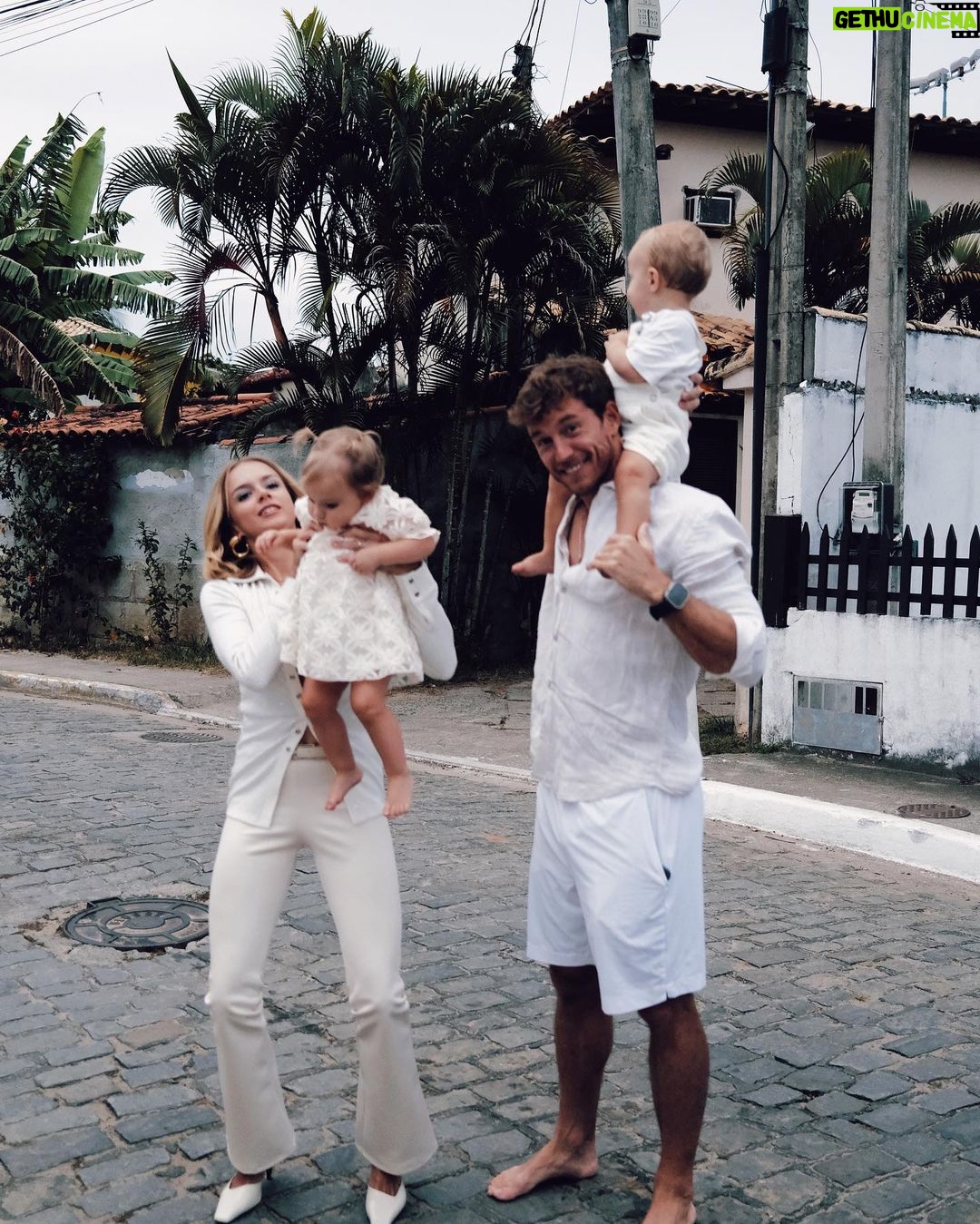 Isabella Scherer Instagram - The Pequenos te desejam um feliz 2024 ❤️ Obrigada pela companhia esse ano ❤️