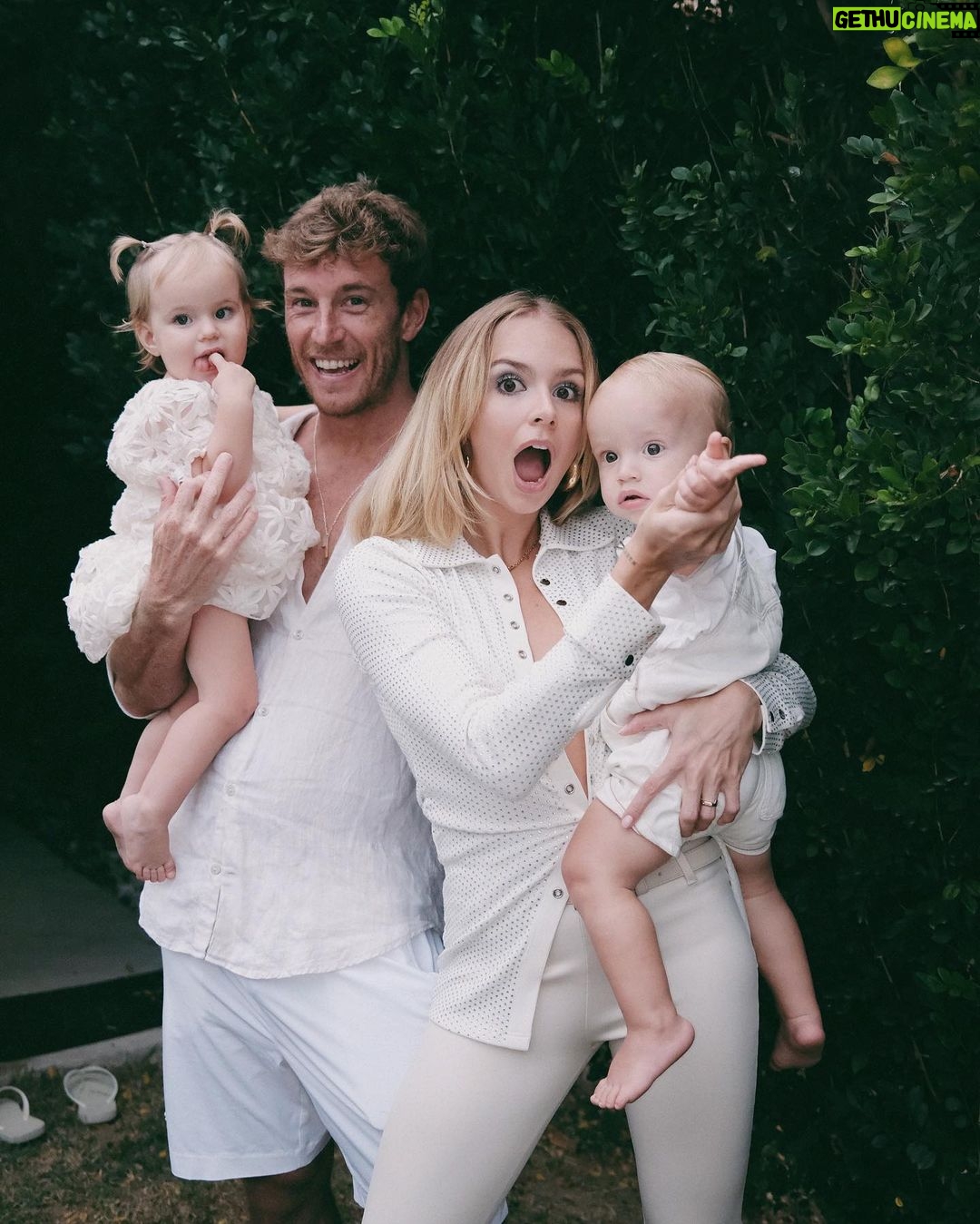 Isabella Scherer Instagram - The Pequenos te desejam um feliz 2024 ❤️ Obrigada pela companhia esse ano ❤️