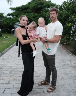 Isabella Scherer Instagram - The Pequenos desejam um feliz Natal pra todos vocês, nossos amigos da internet ❤️ Obrigada por todo amor nesse ano!