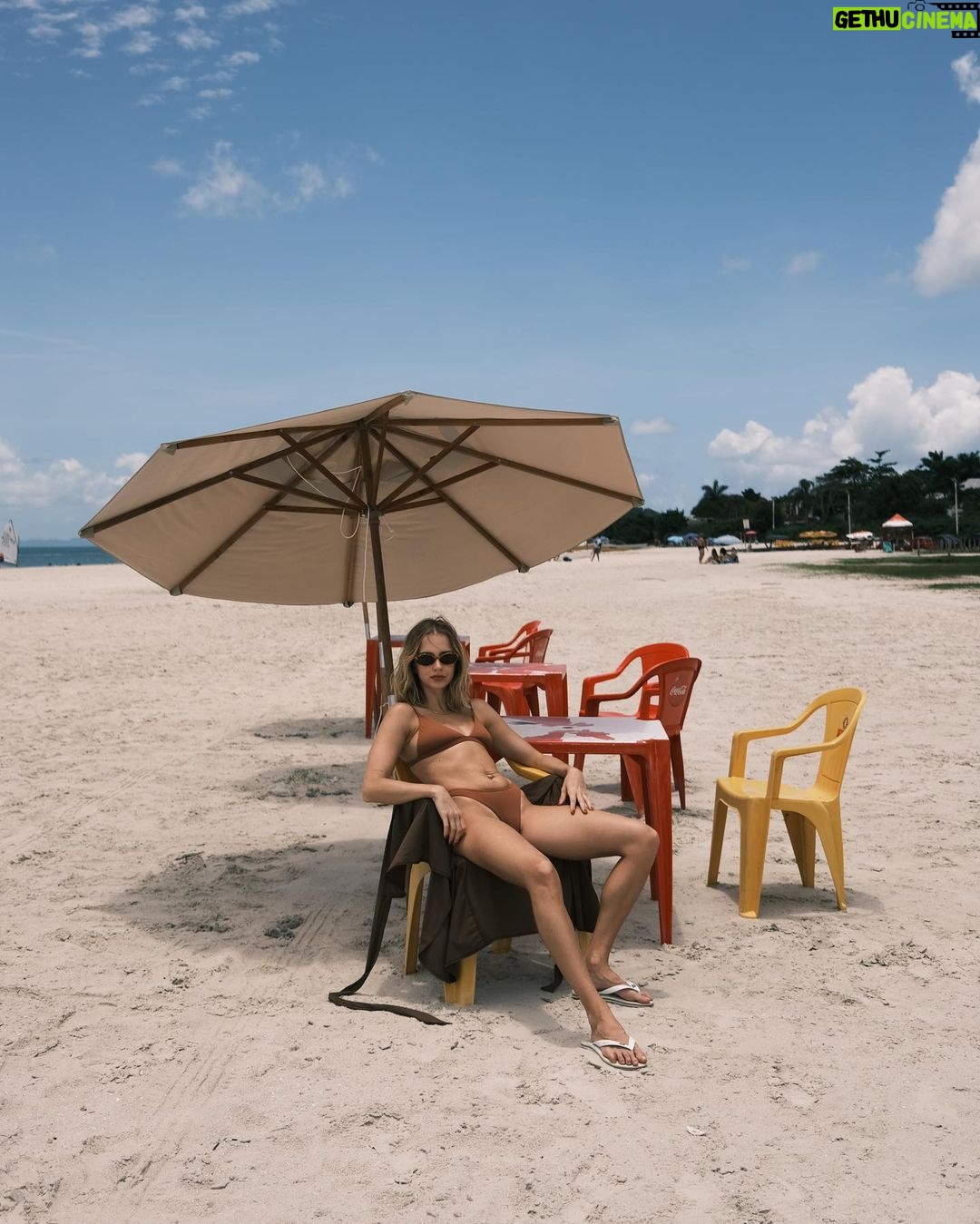 Isabella Scherer Instagram - Na minha terra natal com o biquíne e saida de praia MARAVILHOSOS insider! ❤️ CUPOM: ISA @insiderstore *publicidade