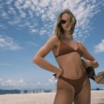 Isabella Scherer Instagram - Na minha terra natal com o biquíne e saida de praia MARAVILHOSOS insider! ❤️ CUPOM: ISA @insiderstore *publicidade