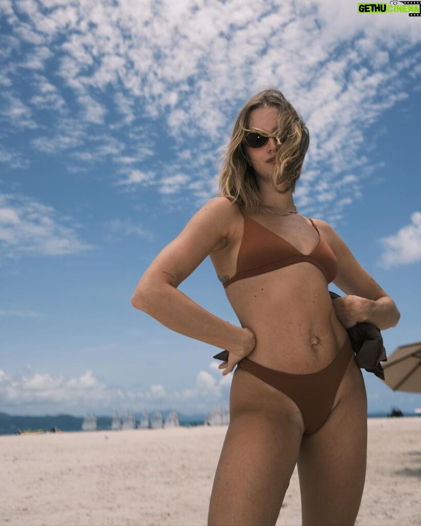 Isabella Scherer Instagram - Na minha terra natal com o biquíne e saida de praia MARAVILHOSOS insider! ❤️ CUPOM: ISA @insiderstore *publicidade