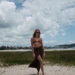 Isabella Scherer Instagram - Na minha terra natal com o biquíne e saida de praia MARAVILHOSOS insider! ❤️ CUPOM: ISA @insiderstore *publicidade