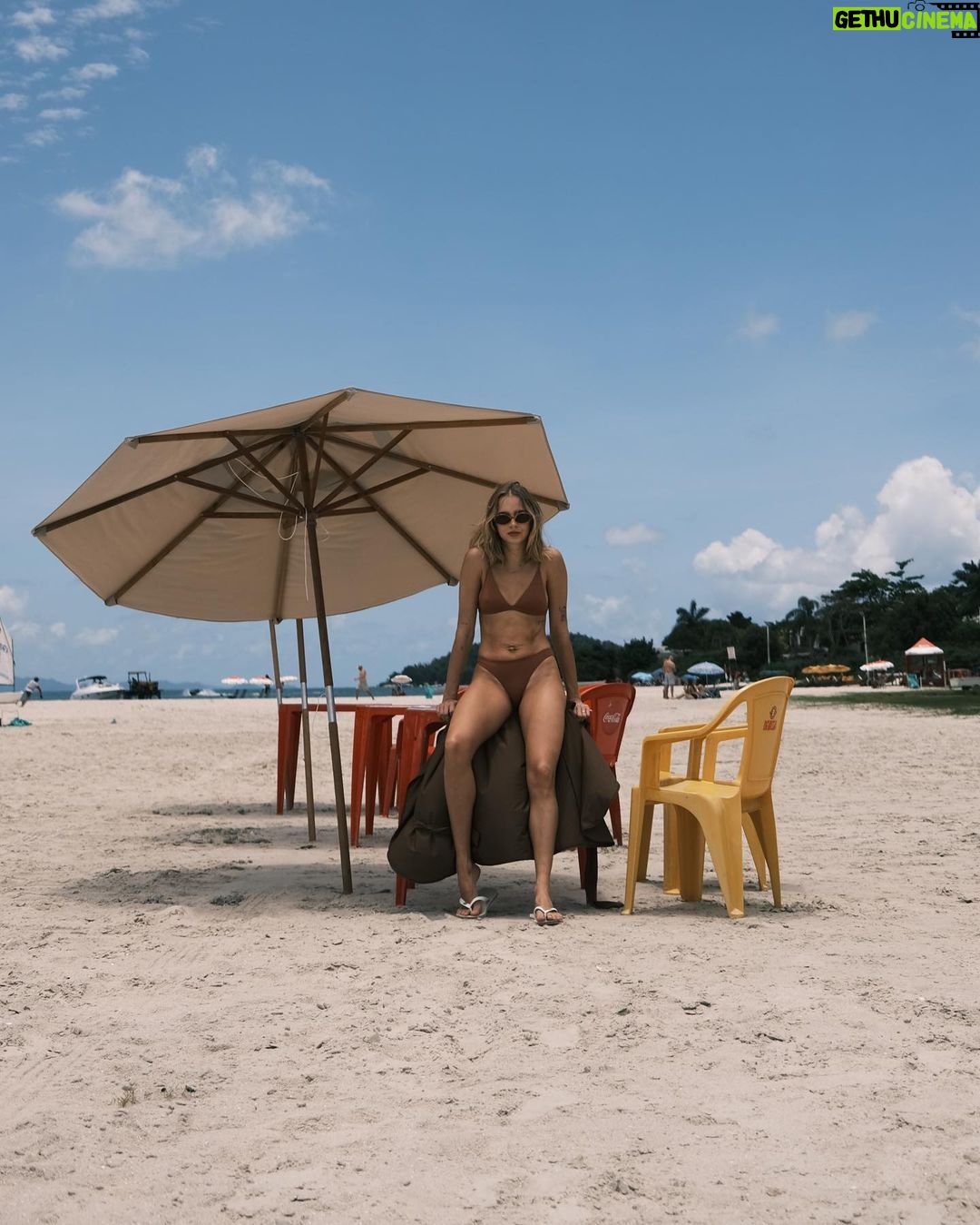 Isabella Scherer Instagram - Na minha terra natal com o biquíne e saida de praia MARAVILHOSOS insider! ❤️ CUPOM: ISA @insiderstore *publicidade