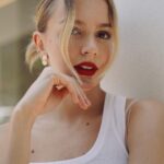 Isabella Scherer Instagram - 15 dias pra acabar o ano, vocês têm noção disso???? 😳 Por aqui eu tô mega empolgada, com meus lookinhos Renner separados e pronta pra aproveitar minhas tão merecidas férias!!! E vocês, já escolheram os looks pro final de ano? Corre pro site da @lojasrenner que tem opções pra todos os estilos e 60 dias pra começar a pagar! #AcrediteNoNatal *publicidade