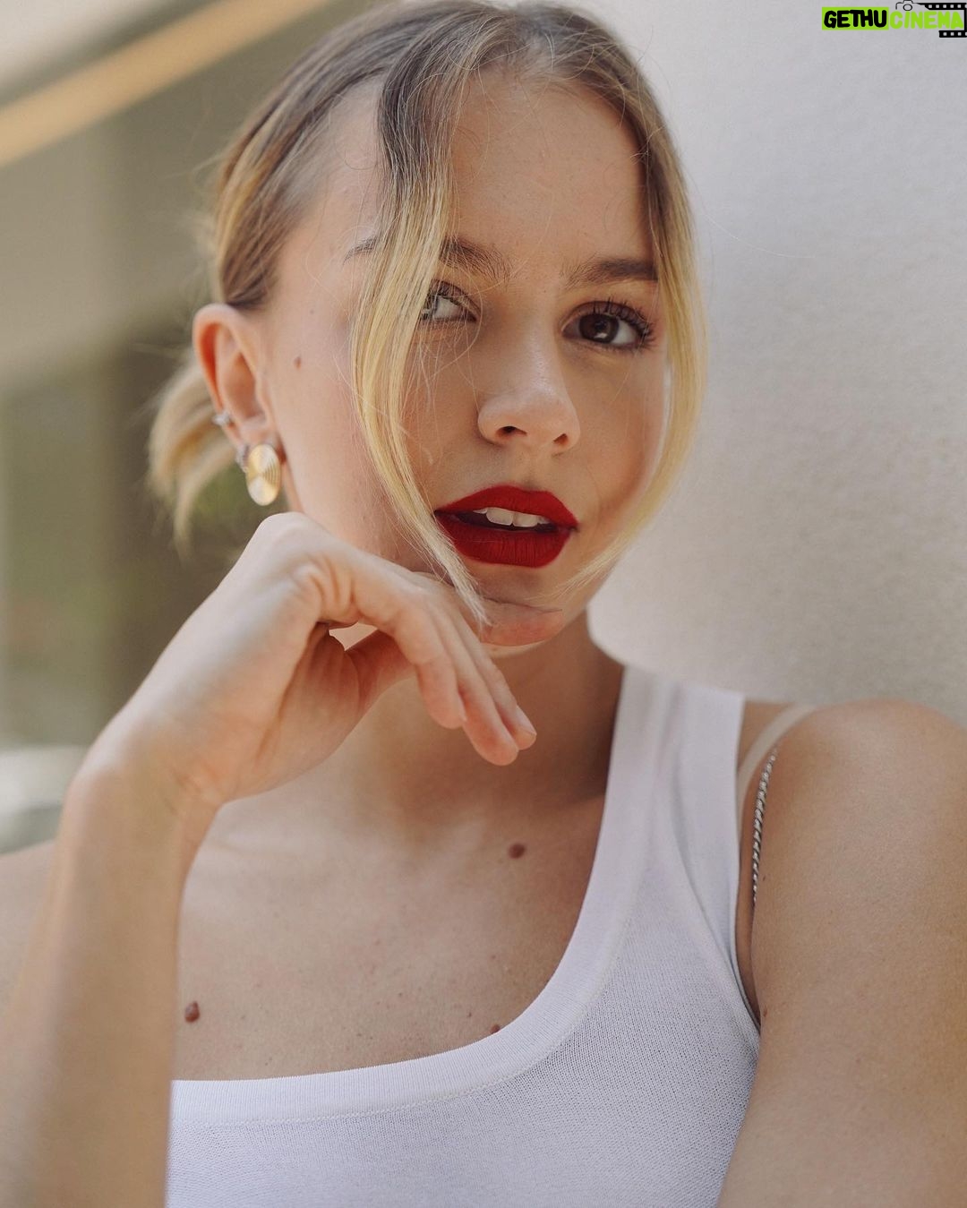 Isabella Scherer Instagram - 15 dias pra acabar o ano, vocês têm noção disso???? 😳 Por aqui eu tô mega empolgada, com meus lookinhos Renner separados e pronta pra aproveitar minhas tão merecidas férias!!! E vocês, já escolheram os looks pro final de ano? Corre pro site da @lojasrenner que tem opções pra todos os estilos e 60 dias pra começar a pagar! #AcrediteNoNatal *publicidade