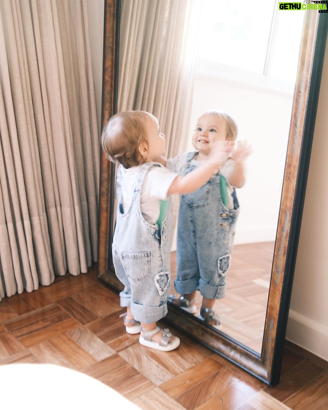 Isabella Scherer Instagram - Família #ComMelissa ❤️ Tenho cupom com 10% OFF pra vocês no e-commerce, app, clubes Melissa e Galeria Melissa, viu? Cupom: ISA10 @melissaoficial *publicidade #Disney100 #100anosdeEmoção #MomentoDisney100