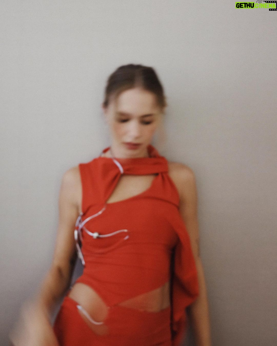 Isabella Scherer Instagram - Look especial pra última noite em Londres… Amanhã voltamos a programação normal…