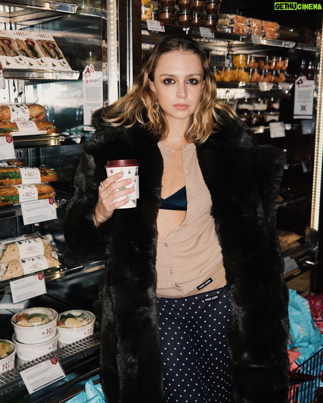 Isabella Scherer Instagram - Sra. Pequena