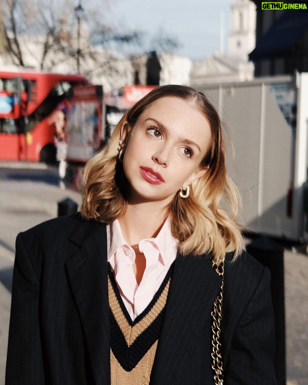 Isabella Scherer Instagram - LONDRES ❤️ 29.11.2023 London, United Kingdom