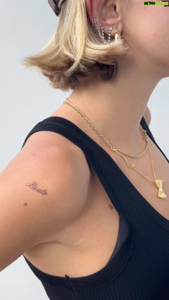 Isabella Scherer Instagram - Peguei um avião pra Floripa só pra tatuar com a legend @maitefonseca ❤️