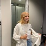 Isabella Scherer Instagram - FORBES UNDER 30 ✨ Não teria jeito mais especial de terminar 2021 🥺 Que ano… Foi tão lindo tudo que aprendi, descobri, superei, ultrapassei, o tanto que me arrisquei… Descobri uma coragem que eu nem sabia que eu tinha. E o principal: comecei a confiar em mim e no que acredito. Ainda não consigo acreditar nesse presente de final de ano! Obrigada @forbesbr ❤️‍🔥🥰❤️ E obrigada a todo mundo que segurou minha barra no confinamento, sem vocês eu não conseguiria aguentar os 3 meses no quarto do hotel e a pressão… @calaza @daniloseveroo @vamedeirosribeiro @crenanfr @laugasparini @elizanitzan @luisfarjallat @tatoamello @guzcarvalho @helenafurtado @ed.prado