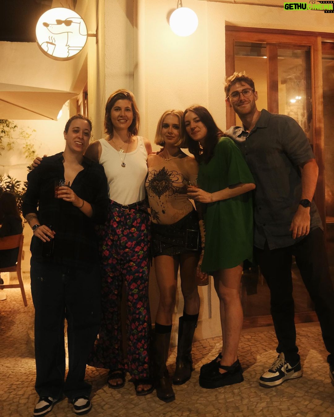 Isabella Scherer Instagram - Algumas das pessoas que deixam meus anos mais legais ❤️ Comemoração no @zelattecafe e agora quero que vire bar à noite, pode ser @calaza @pietrobruno ?