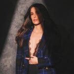Isabelle Kaif Instagram - boss mode : activated by kick ass blazer Photography @DabbooRatnani Assisted by @manishadratnani @dabbooratnanistudio Make up @makebygayettri Hair @nitutamang143 Styled by @anshikaav Assisted by @bhatia_tanisha Blazer @viangevintage Earrings @myrhabyrhea Rings @avior.jewels @iblamebeads Blazing