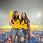 Isabelle Kaif Instagram - had way too much fun at my first live match @upwarriorz thank you to the sharma family @itsjinishasharma #itskaytobeyou cricket fever