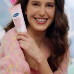 Isabelle Kaif Instagram - This Valentine’s elevate your skincare game with Cetaphil Bright Healthy Radiance power couple✨ Gentle Renewing Cleanser and Gentle Perfecting Serum! Experience the joy of smoother, brighter skin that shines from within with 7 times more power 💕💖 #Lovemakesmeglow #CetaphilIndia #ad #DermatologistRecommended @cetaphil_india Love Your Skin
