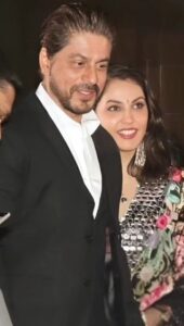 Isha Koppikar Instagram - Meeting the families of the victims of 26/11 was emotionally intense. Gratitude to @amruta.fadnavis for allowing me, alongside @iamsrk , to pay tribute at the #GlobalPeaceHonours at Gateway Of India. #remembering26/11 #HomageToHeroes
