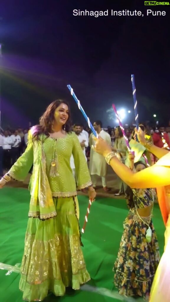 Isha Koppikar Instagram - I absolutely love the feel of Navratri. 💃🏻 @sailee_international_school @sinhagadcollegepune Credits - Black & white video - Outfit - @srishtimehtaofficial Jewelry - @curiocottagejewelry Video shot and edited by @shaurya_bajpai Green Outfit - Wearing a @mirpurimaheka Jewellery by @curiocottagejewelry Hair - @h2osalonsindia Video shot and edited by - @tpsmedia.in @abhishek.tps Managed by @vkcelebrities @dipalijoshi01