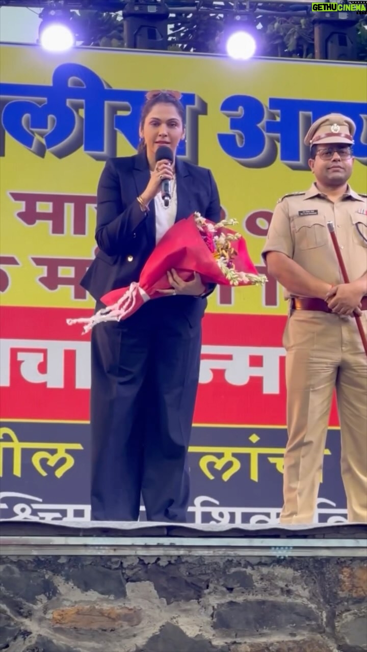 Isha Koppikar Instagram - Honoured to be a part of the Nirbhaya Squad since day 1. It’s my privilege that I could celebrate International Women’s Day with @mumbaipolice and @nirbhaya_khar #womeninkhaki #dial103 #mumbaipolice #internationalwomensday