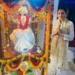 Isha Koppikar Instagram - May the divine feminine energy bless you with prosperity and abundance. Happy Navratri 🙏🏼