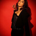 Isha Koppikar Instagram - I’m having a goood time 🖤❤️ Makeup: @makeupartistrybykavithasekar Hair: @thamizh.hairstylist Photography: @kiransaphotography Edited by: @shaurya_bajpai Outfit: @neeturohra_india Jewellery: @rayabyvijetar Shoes: @prada Managed by: @dipalijoshi01 @vkcelebrities