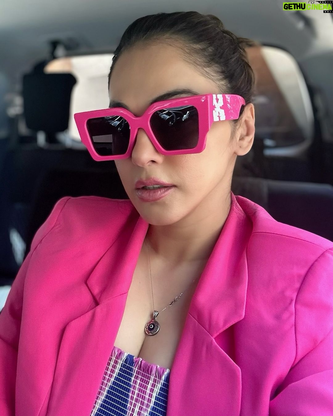 Isha Koppikar Instagram - Channeling my inner Boss Babe Barbie today! 🩷