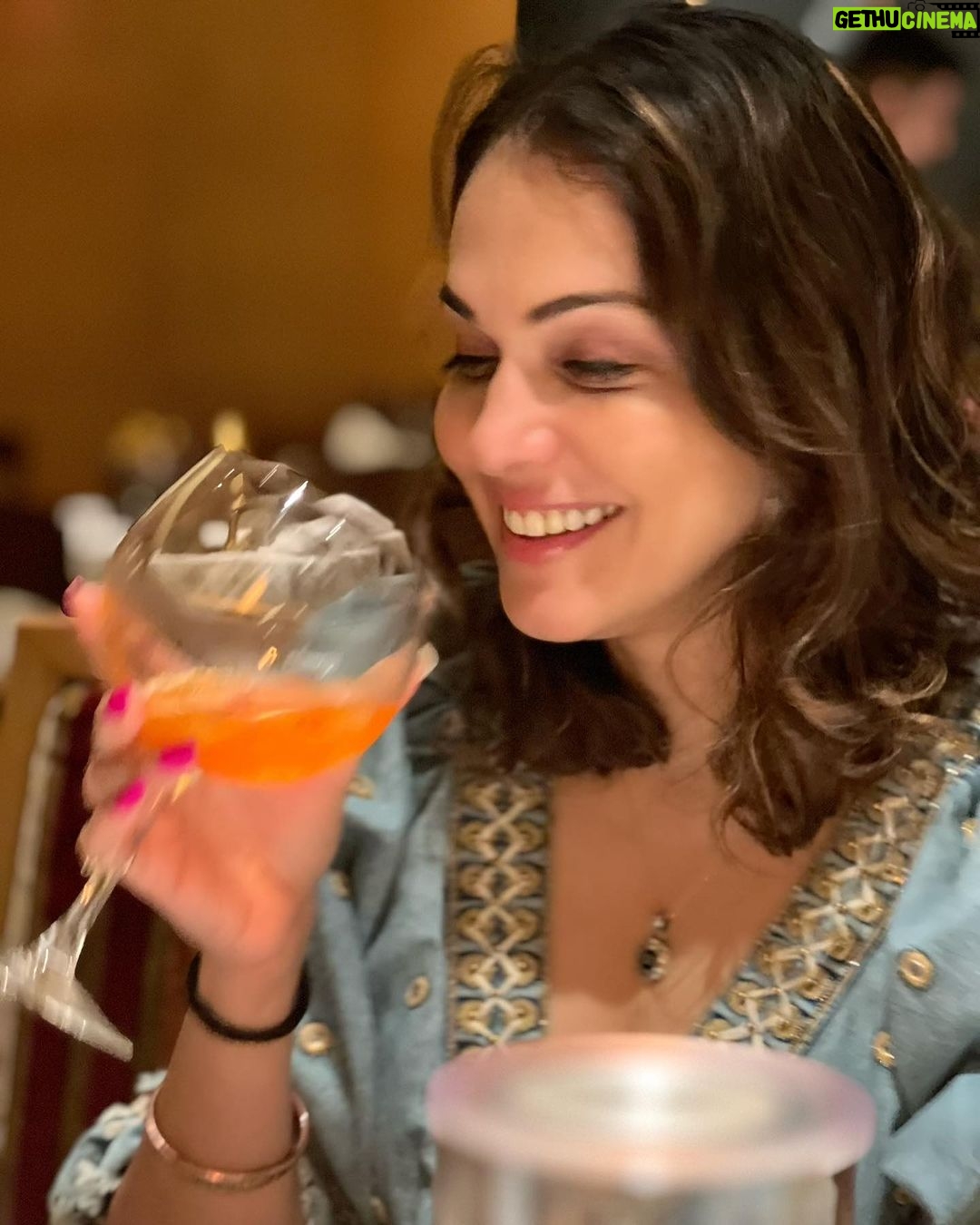 Isha Koppikar Instagram - Swipe through to see my moods 🤣 Caption the story behind these photos!