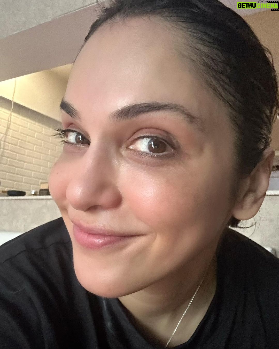 Isha Koppikar Instagram - After indulging in all the delicious kheer of Janmashtami, I ran almost 7 km, and that post-workout radiance is absolutely real! 💪