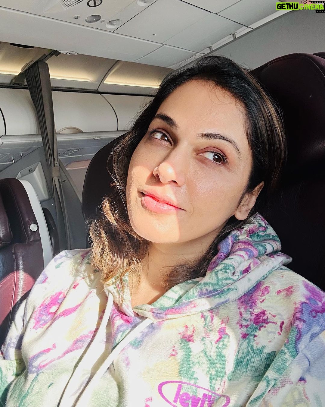Isha Koppikar Instagram - In-flight mode: exploring the world 🌎