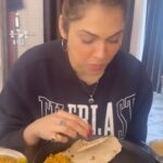 Isha Koppikar Instagram - Who else loves dhabhe ka khana? 🥘
