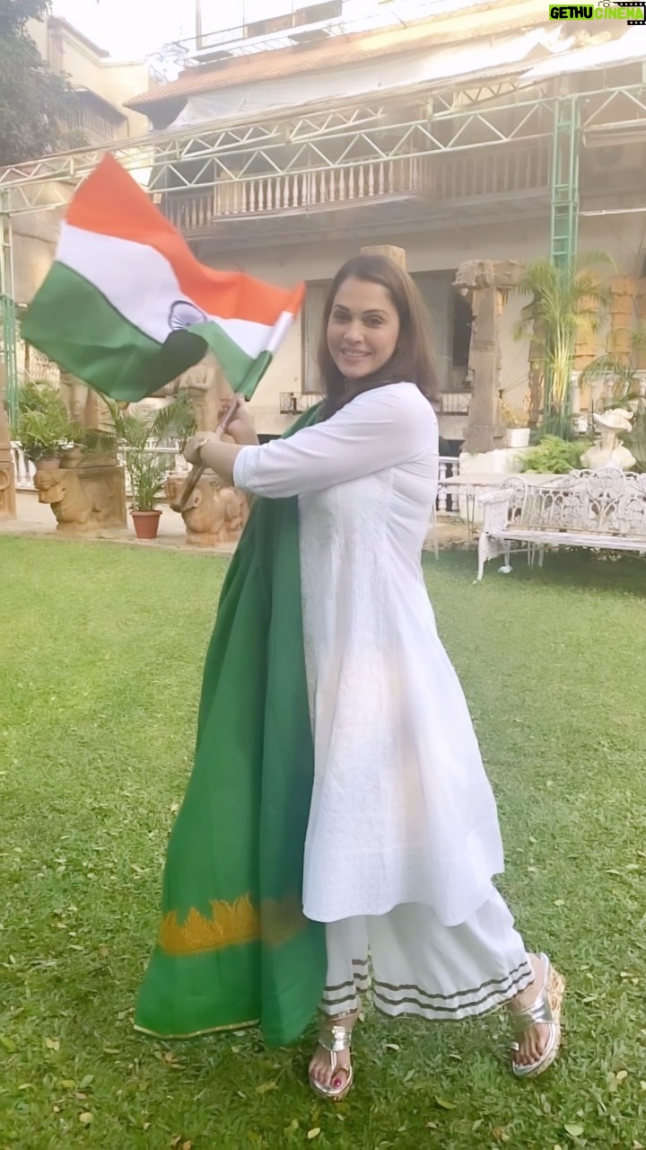 Isha Koppikar Instagram - 🇮🇳 Celebrating the spirit of freedom and unity on this glorious Independence Day! Let’s honor the sacrifices of our heroes and cherish the diversity that makes India truly incredible. #IndependenceDay #ProudToBeIndian