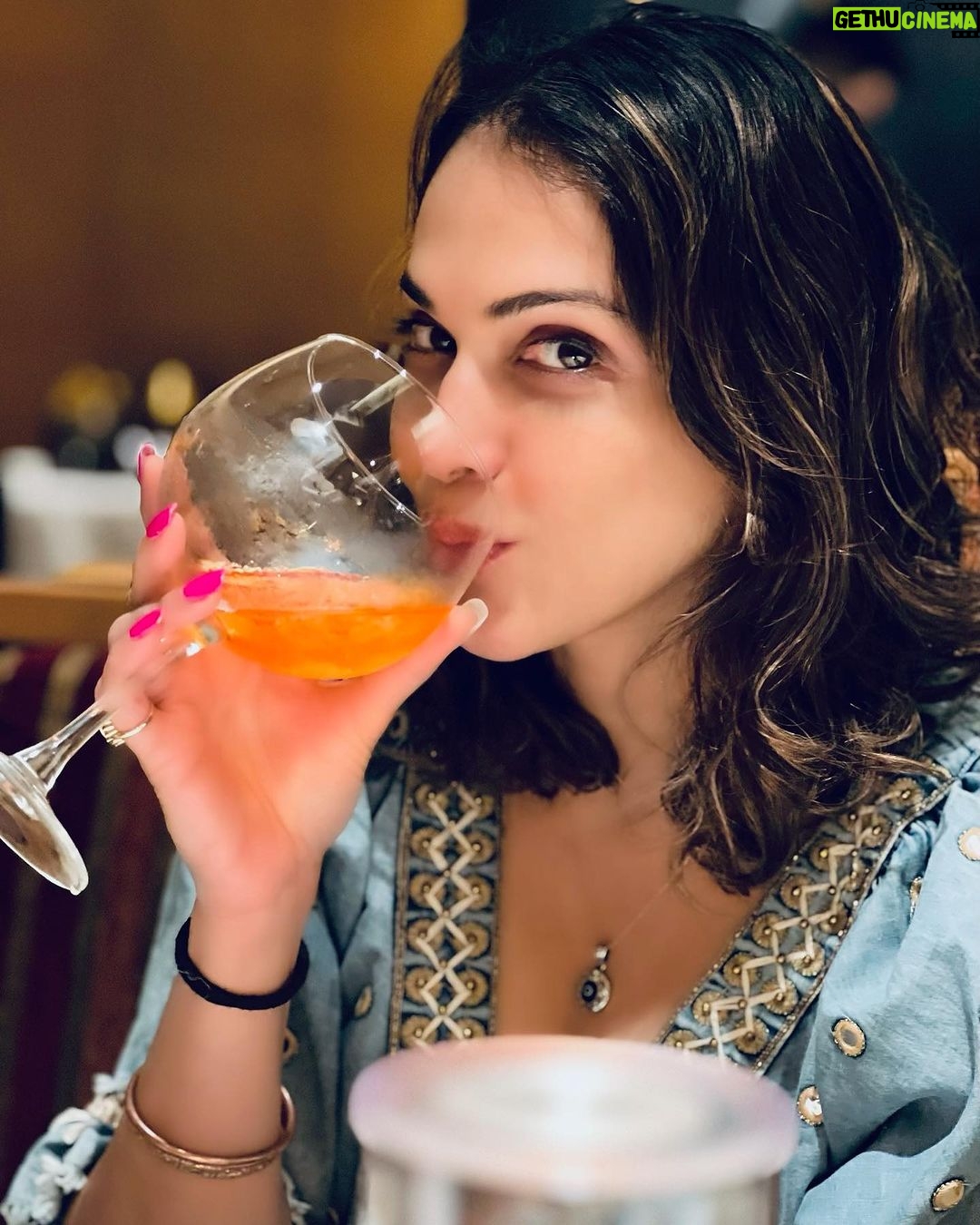 Isha Koppikar Instagram - Swipe through to see my moods 🤣 Caption the story behind these photos!
