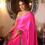 Isha Koppikar Instagram - Draped in grace, embracing tradition with a modern twist 😉 Outfit by @dineshmalkani for @perniaspopupshop Jewellery by @mehrise_by_mehrgurnani & @jet_gems Makeup @makeup_by_nainaa Hair & Drape @amehra16 Photos by @shaurya_bajpai Managed by @dipalijoshi01 @vkcelebrities