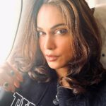 Isha Koppikar Instagram - The happiest people romanticise their life because they know magic exists where they choose to find it 😊❤️✨