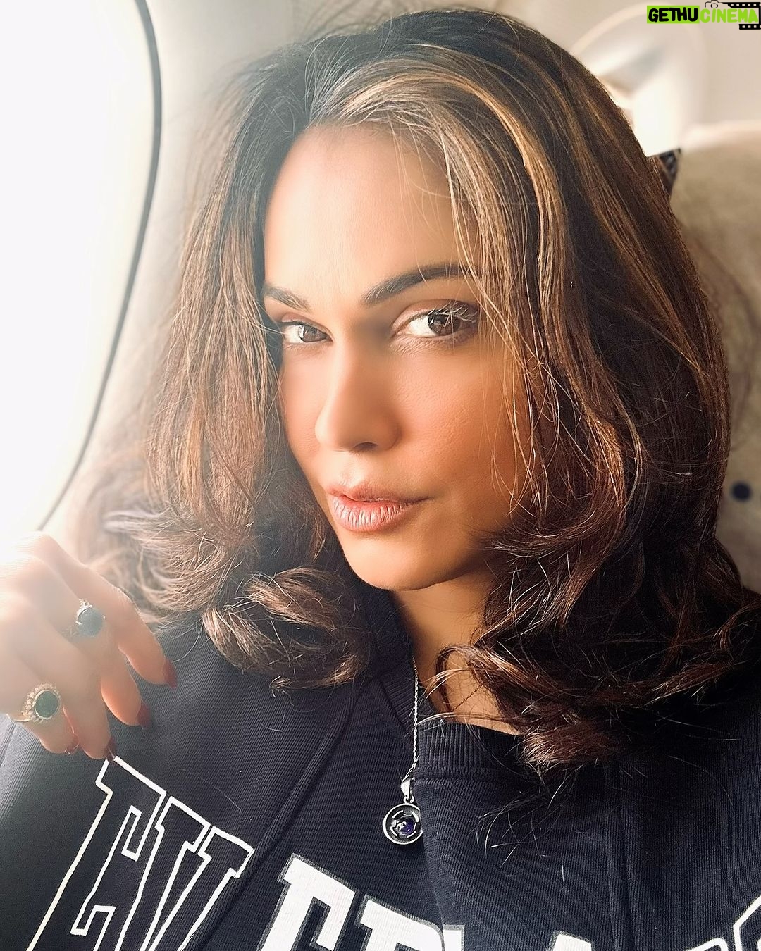 Isha Koppikar Instagram - The happiest people romanticise their life because they know magic exists where they choose to find it 😊❤️✨