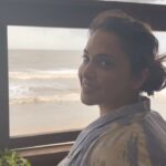 Isha Koppikar Instagram - Baarish ke Mausam mein mood hi kuch alag sa hota hai 😍 #mumbaimonsoons #weather #mood #love #candid