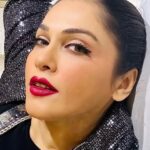 Isha Koppikar Instagram - You, yes you, are my favourite and I love you ❤️ Happy Valentine’s Day ❤️ #valentines #happy #iloveyou #love