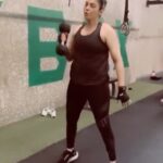 Isha Koppikar Instagram - When life gives you devil press, crush it with determination and power! Let’s go! 💥💪 #workout #workoutoftheday #devilpress #nopainnogain #exercise #doiteveryday