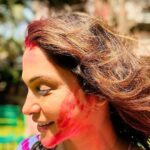 Isha Koppikar Instagram - Holi hai ❤️🥳 toh aapko dil se happy holi ✨❤️🙏🏼 #happyholi